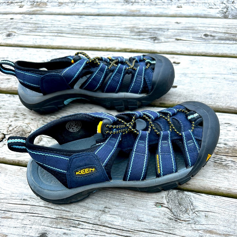 Keen boys size 6.5 (EU 37) sandal